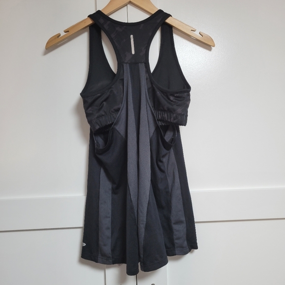 ✨️3 For $30✨️Champion Sport Racerback Tank With Built-in Bra (S) - Picture 3 of 12